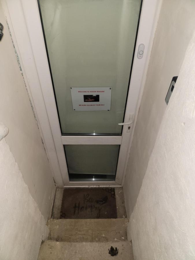 شقة Hidden Treasure-Netflix And Wi-Fi-Basement Flat غيلينغهام المظهر الخارجي الصورة
